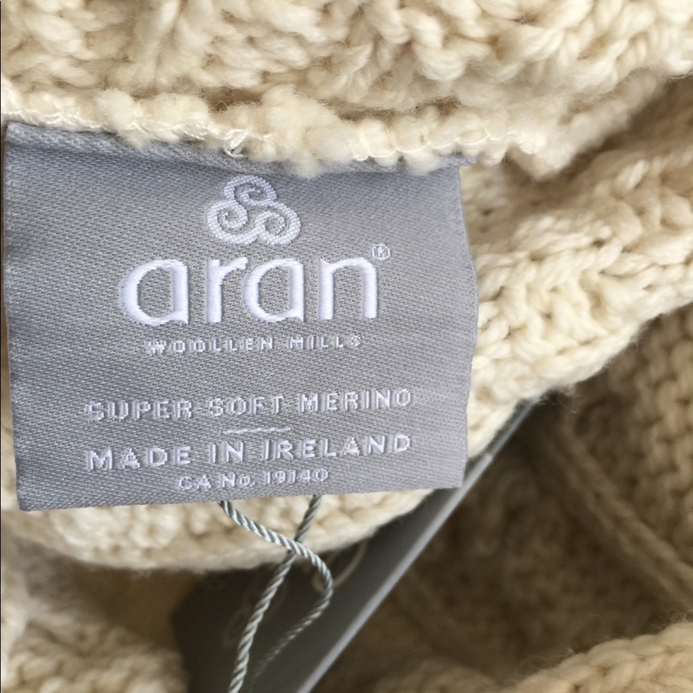 NWT Aran Woolen Mills natural merino wool poncho - Picture 6 of 8